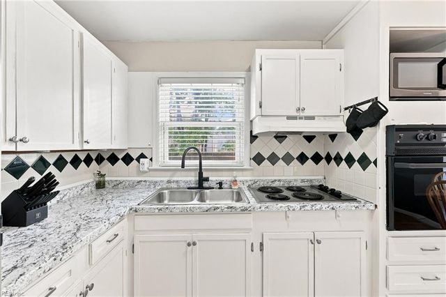 202 Sequoia RD, Portsmouth, VA 23701