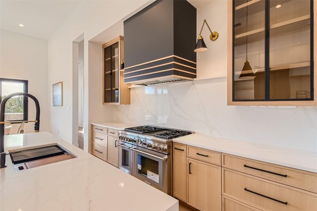 8701 Rollins DR, Austin, TX 78738