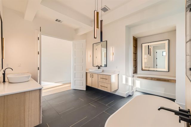 8701 Rollins DR, Austin, TX 78738