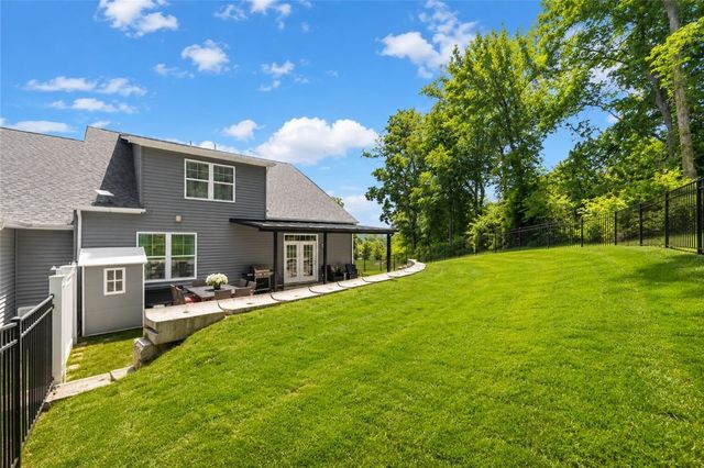 3003 Audrey Dr, Hempfield Twp, PA 15601