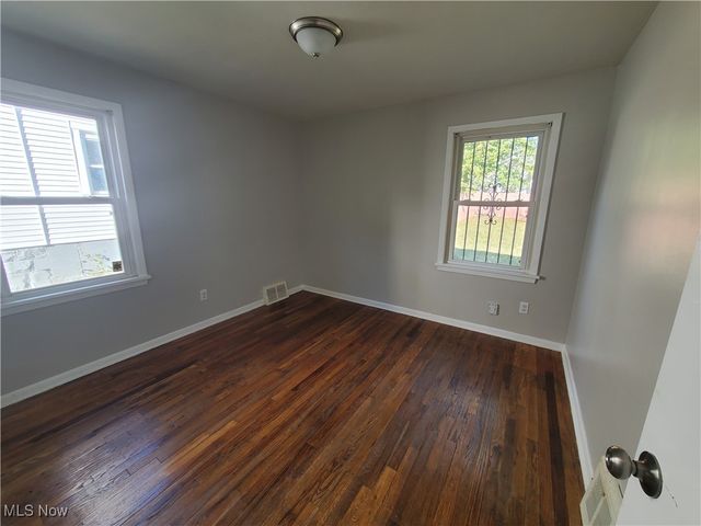 4287 E 162nd Street, Cleveland, OH 44128