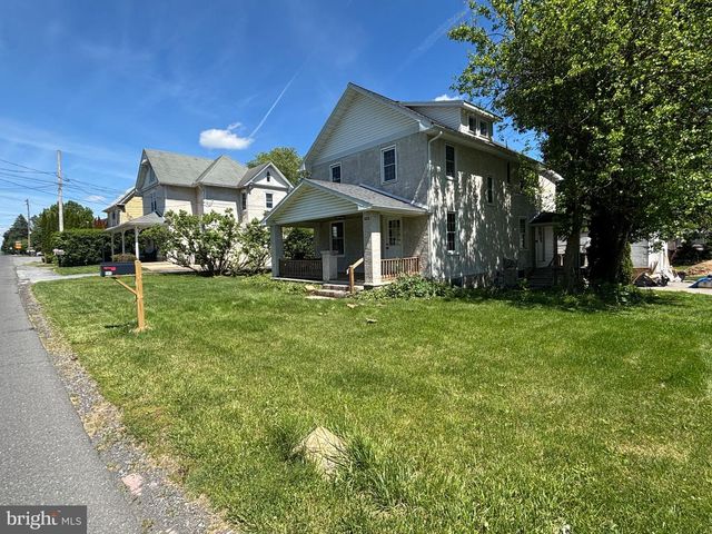 888 WALNUT ST, Honey Brook, PA 19344
