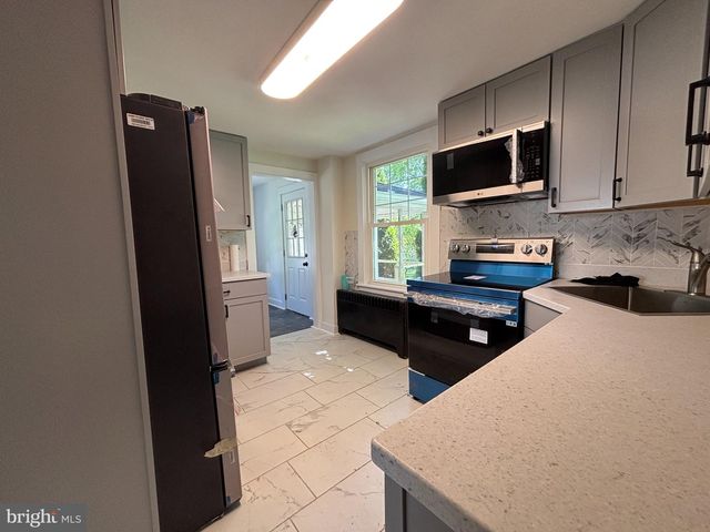 888 WALNUT ST, Honey Brook, PA 19344