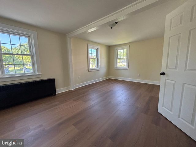 888 WALNUT ST, Honey Brook, PA 19344