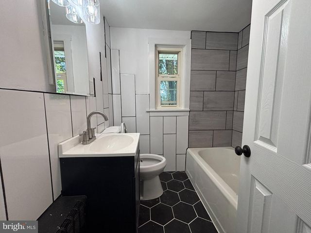 888 WALNUT ST, Honey Brook, PA 19344