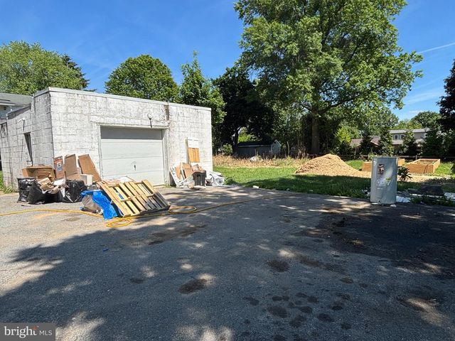 888 WALNUT ST, Honey Brook, PA 19344