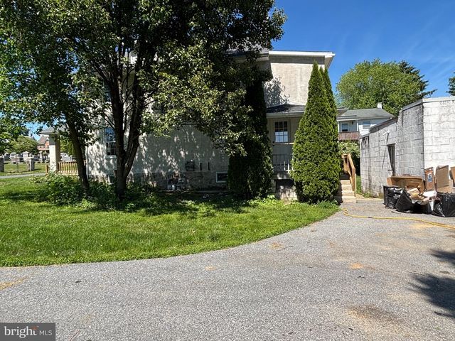 888 WALNUT ST, Honey Brook, PA 19344