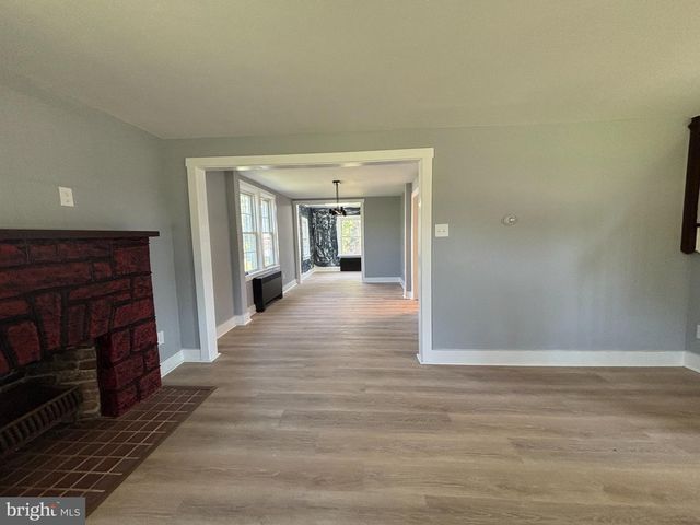 888 WALNUT ST, Honey Brook, PA 19344