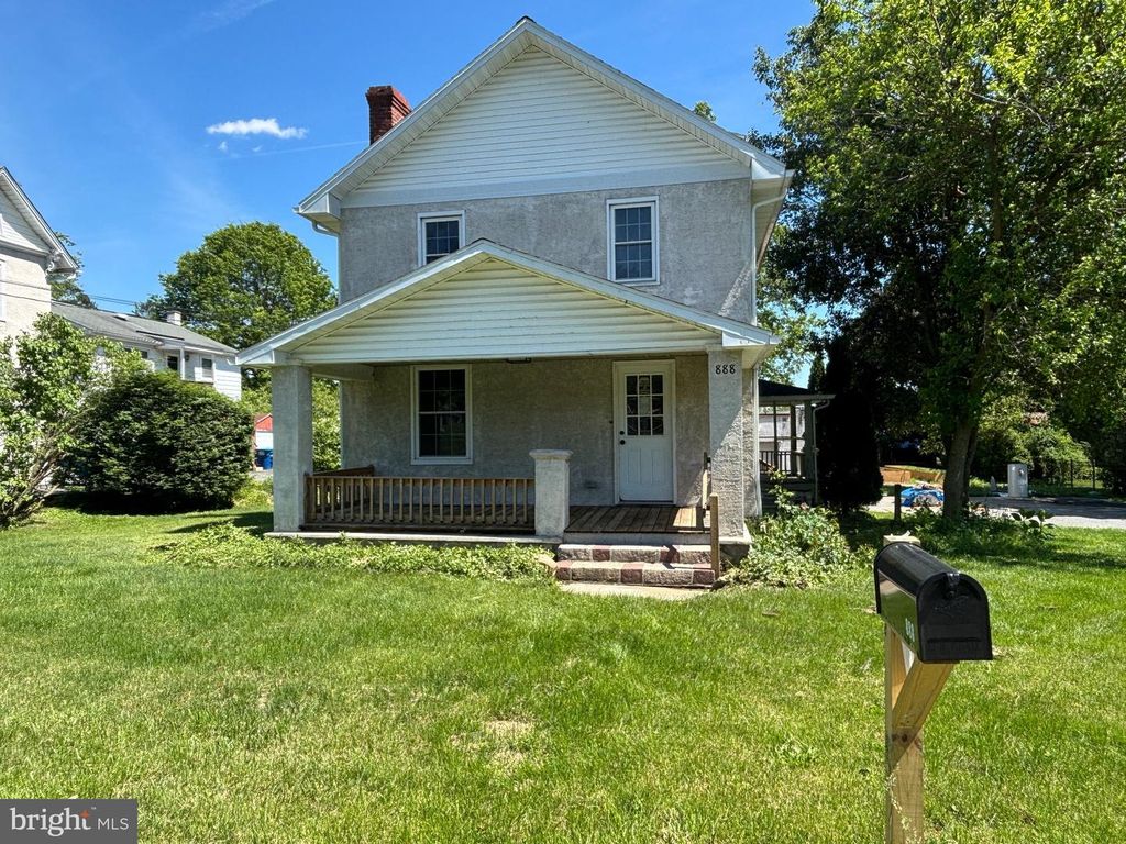 888 WALNUT ST, Honey Brook, PA 19344