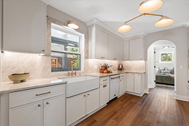 1012 Hart Ln, Nashville, TN 37216