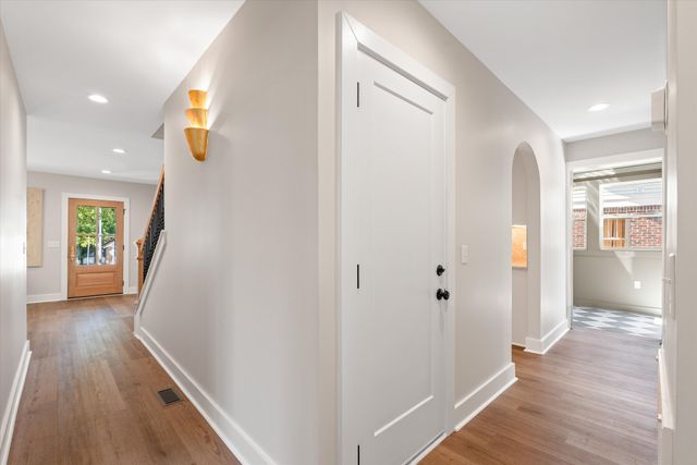1012 Hart Ln, Nashville, TN 37216