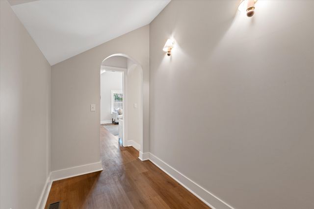 1012 Hart Ln, Nashville, TN 37216
