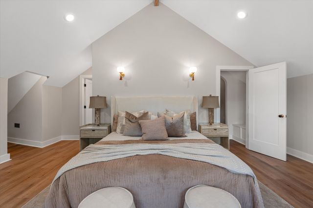 1012 Hart Ln, Nashville, TN 37216
