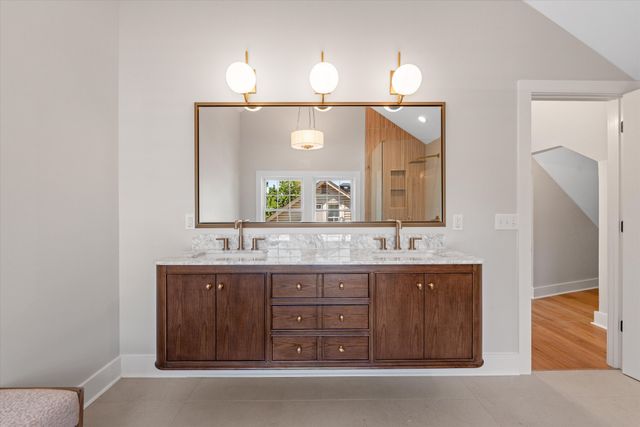 1012 Hart Ln, Nashville, TN 37216