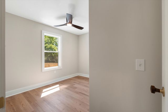 1012 Hart Ln, Nashville, TN 37216