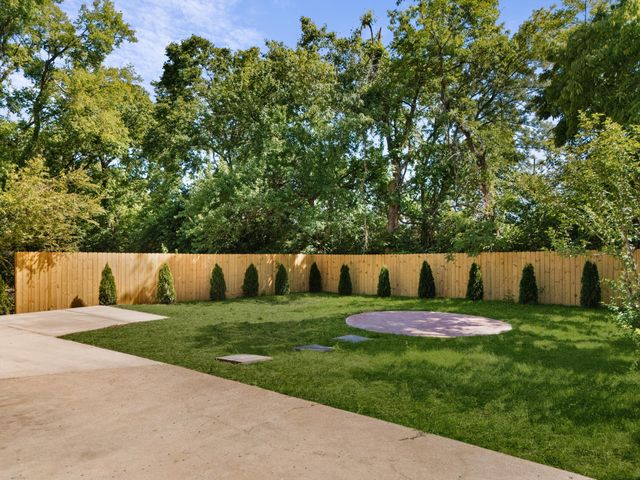 1012 Hart Ln, Nashville, TN 37216