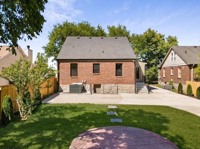 1012 Hart Ln, Nashville, TN 37216