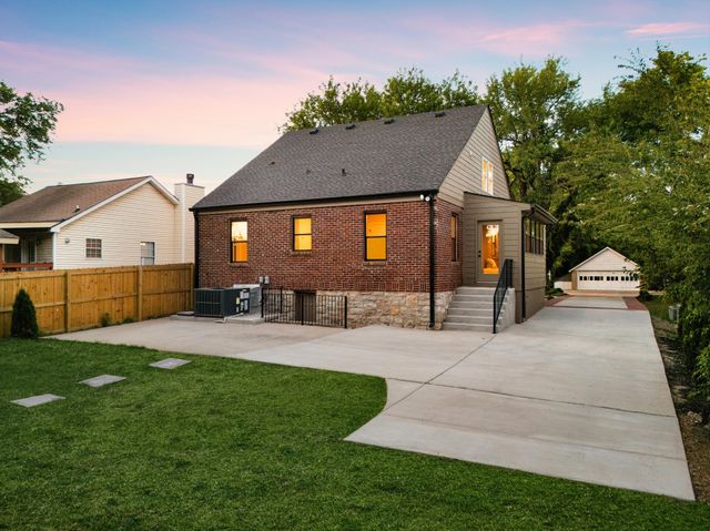 1012 Hart Ln, Nashville, TN 37216