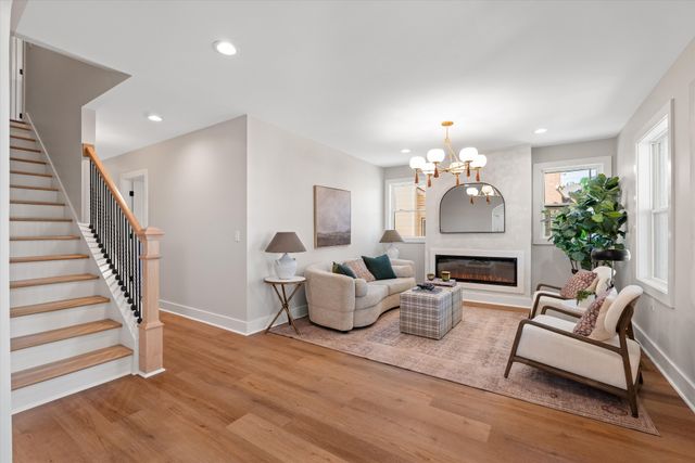1012 Hart Ln, Nashville, TN 37216