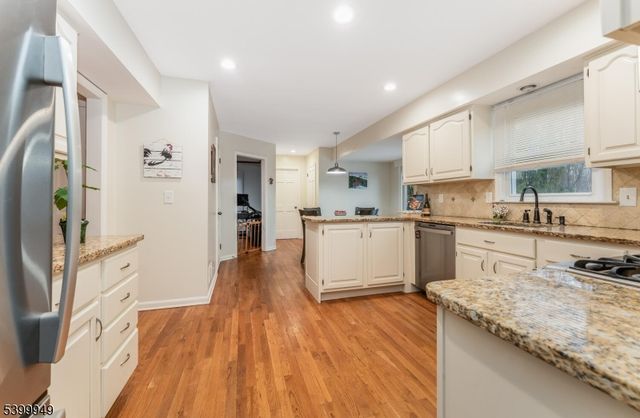 3 Grace Dr, Clinton Twp., NJ 08801