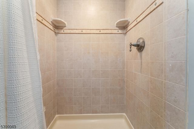 3 Grace Dr, Clinton Twp., NJ 08801