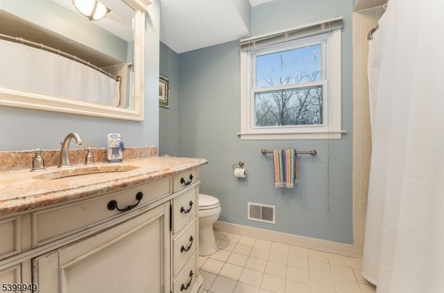 3 Grace Dr, Clinton Twp., NJ 08801