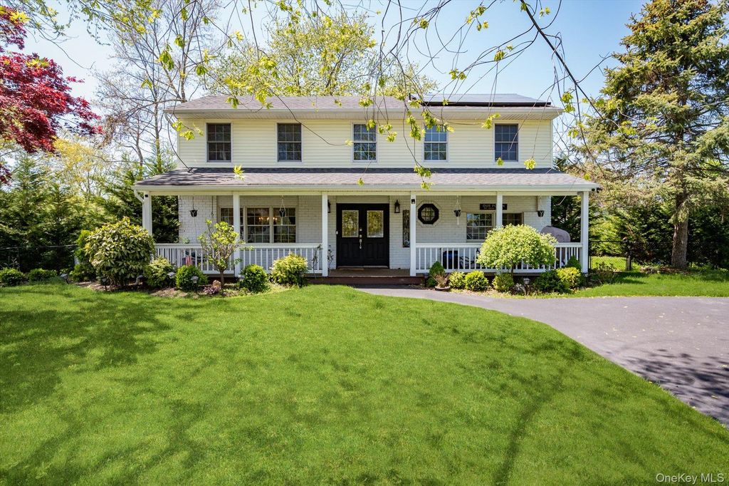 14 Evelyn Road, Port Jefferson Station, NY 11776
