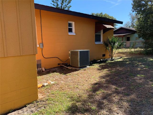 612 KENSINGTON STREET, Eustis, FL 32726