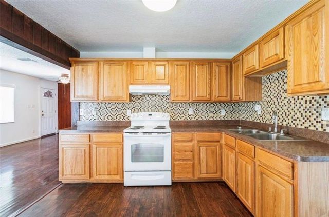 612 KENSINGTON STREET, Eustis, FL 32726