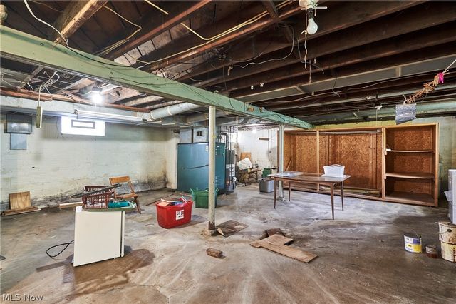 939 Lovers Lane, Akron, OH 44306