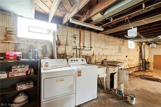 939 Lovers Lane, Akron, OH 44306