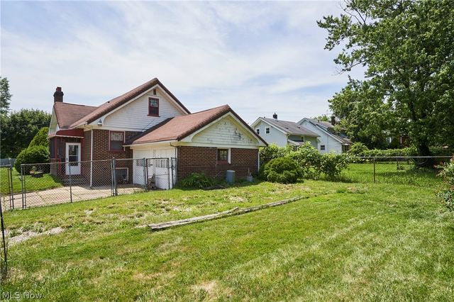 939 Lovers Lane, Akron, OH 44306