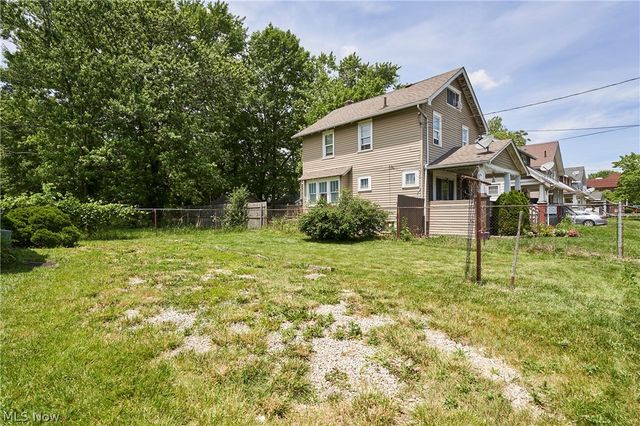 939 Lovers Lane, Akron, OH 44306