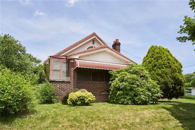 939 Lovers Lane, Akron, OH 44306