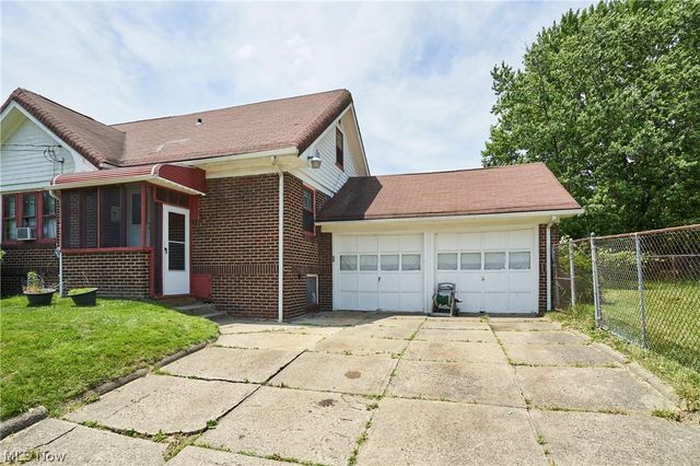 939 Lovers Lane, Akron, OH 44306
