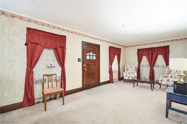 939 Lovers Lane, Akron, OH 44306