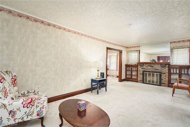 939 Lovers Lane, Akron, OH 44306