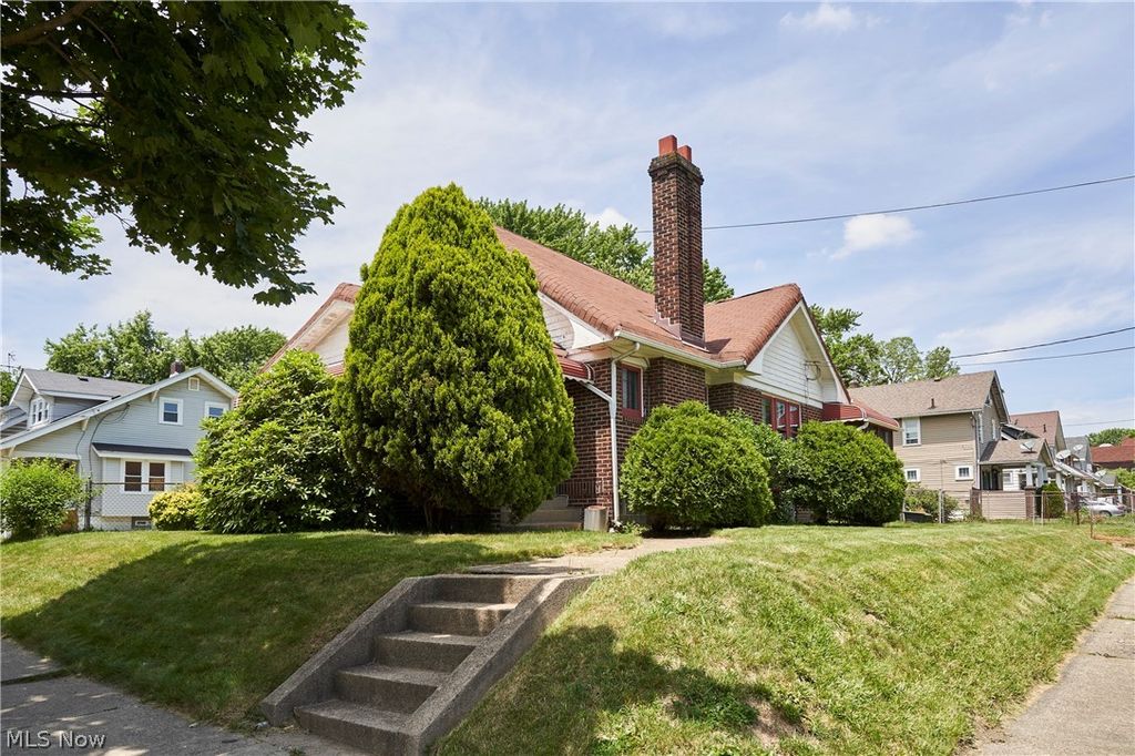 939 Lovers Lane, Akron, OH 44306