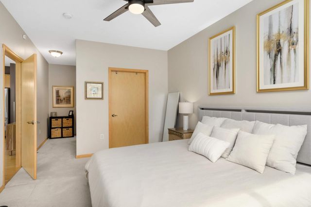 301 Oak Grove Street 414, Minneapolis, MN 55403