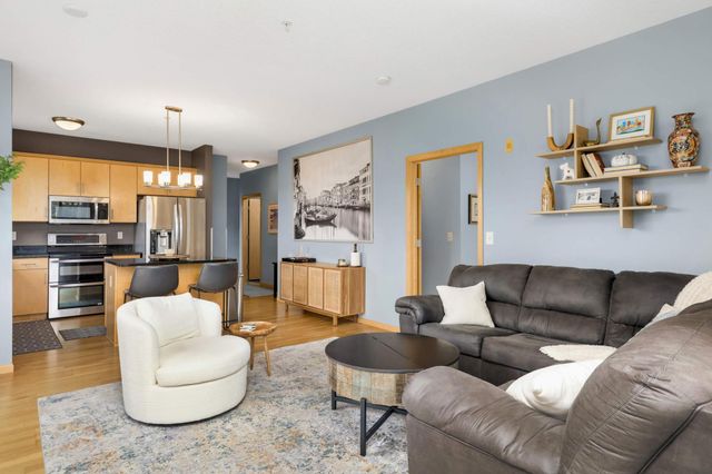 301 Oak Grove Street 414, Minneapolis, MN 55403