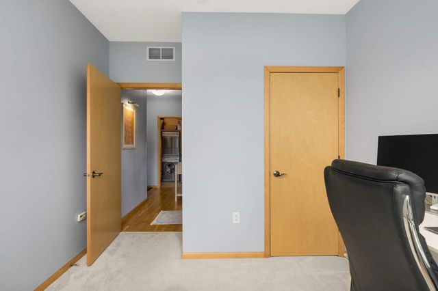 301 Oak Grove Street 414, Minneapolis, MN 55403