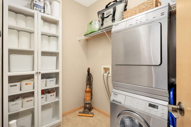 301 Oak Grove Street 414, Minneapolis, MN 55403