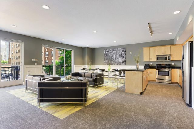 301 Oak Grove Street 414, Minneapolis, MN 55403