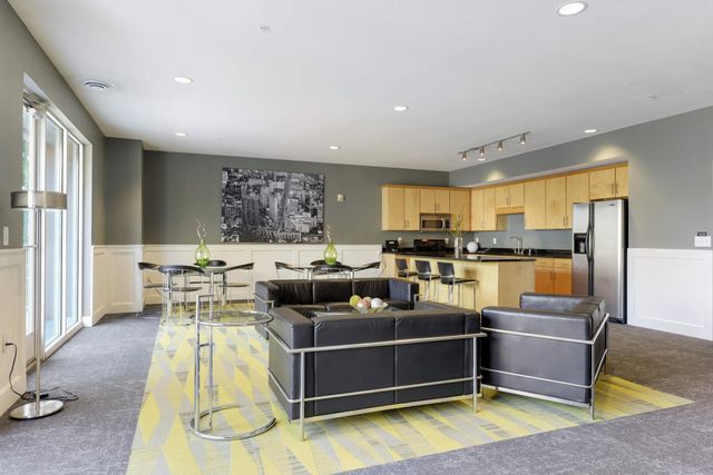 301 Oak Grove Street 414, Minneapolis, MN 55403