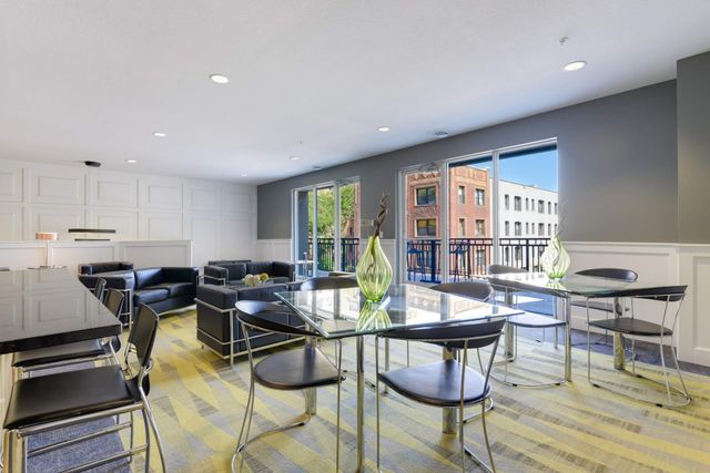 301 Oak Grove Street 414, Minneapolis, MN 55403