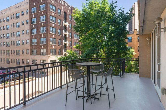 301 Oak Grove Street 414, Minneapolis, MN 55403