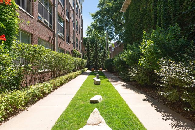 301 Oak Grove Street 414, Minneapolis, MN 55403