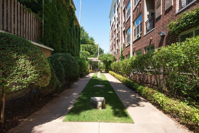 301 Oak Grove Street 414, Minneapolis, MN 55403