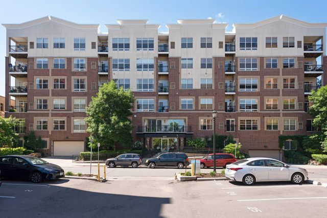 301 Oak Grove Street 414, Minneapolis, MN 55403