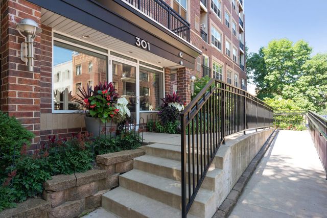 301 Oak Grove Street 414, Minneapolis, MN 55403